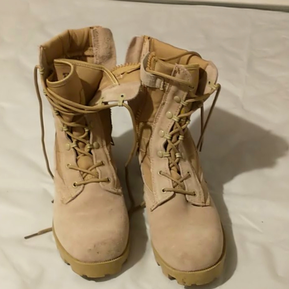 Combat boots